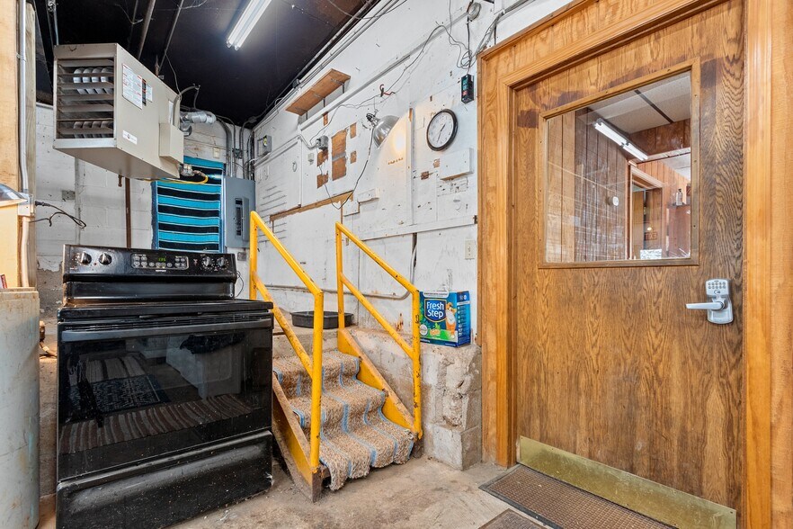 More Photos Of 537 Caldwell Ave, Oconto Falls Office For Sale