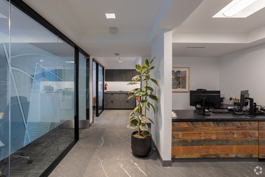 More Photos Of 1880 Century Park E, Los Angeles Office For Lease
