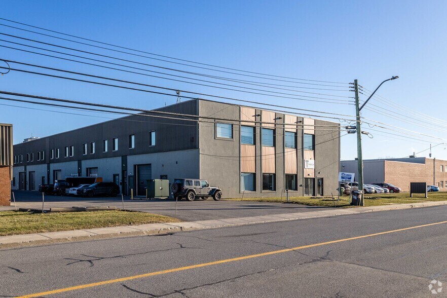More Photos Of 609-649 Montée De Liesse, Saint-Laurent Warehouse For Lease