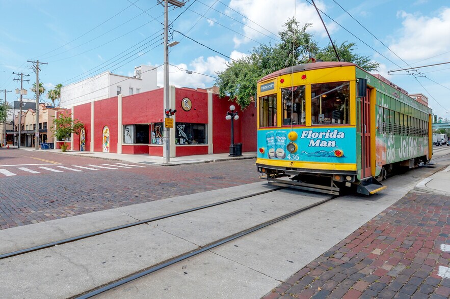 More Photos Of 1812 N 17th St, Tampa Bar For Lease