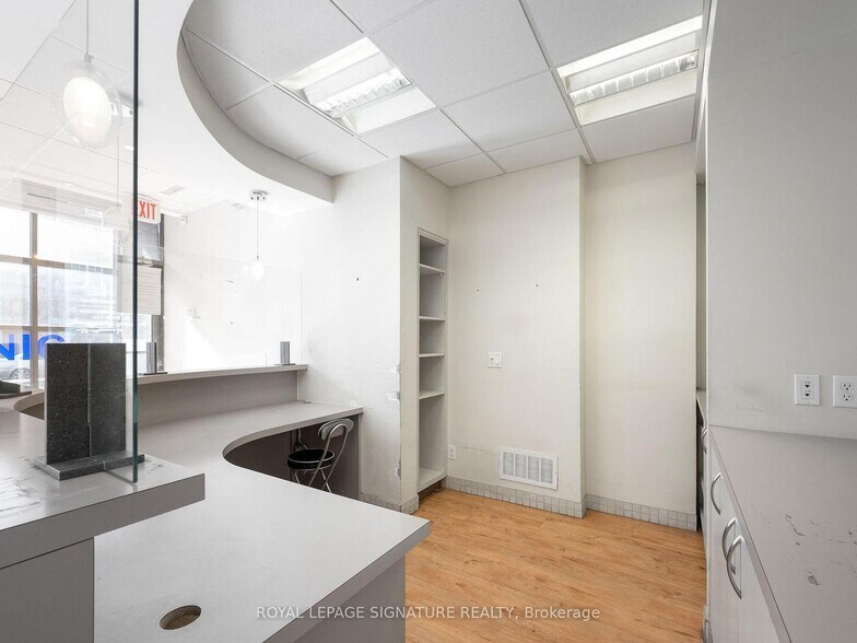 More Photos Of 1560 Queen St W, Toronto Storefront Retail Office For Lease