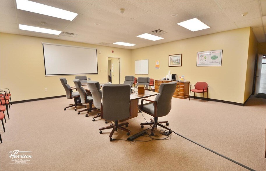 More Photos Of 4820 Commercial Dr, Huntsville Warehouse For Sale