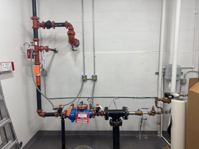 More Photos Of 115 E Flaming Gorge Way, Green River Office For Sale