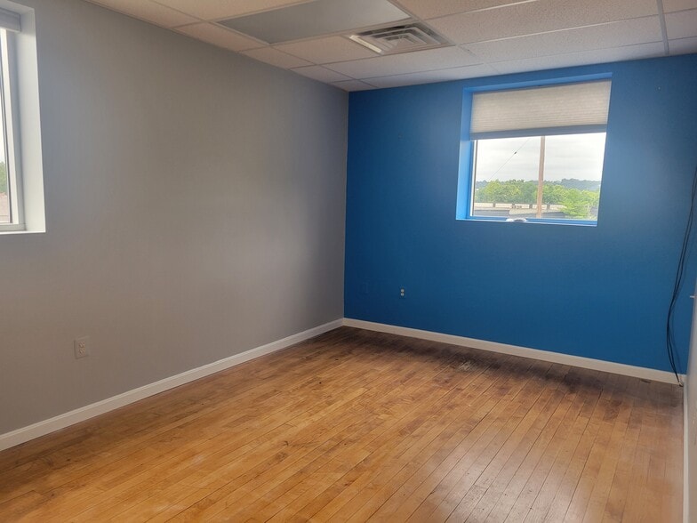 More Photos Of 10854 York Rd, Cockeysville General Retail For Sale