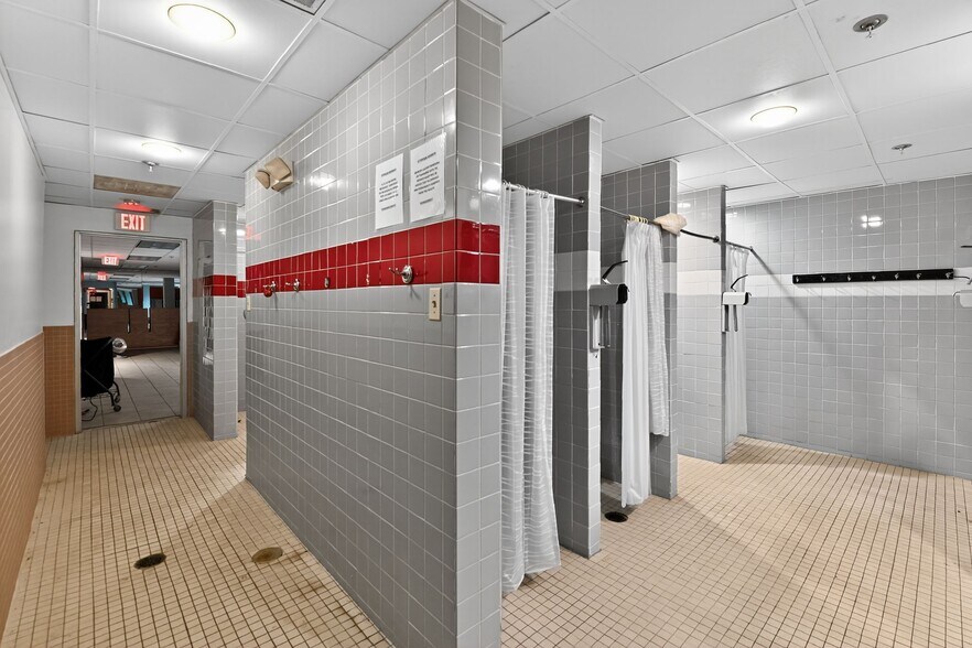 More Photos Of 1550 E Dundee Rd, Palatine Hotel For Sale