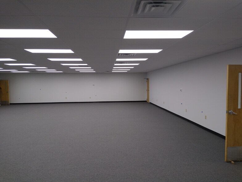 More Photos Of 5301 E Princess Anne Rd, Norfolk Flex For Lease
