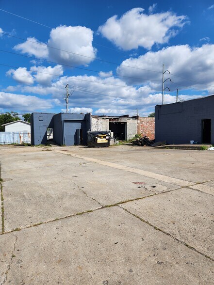 More Photos Of 13507 Auburn St, Detroit Truck Terminal For Lease