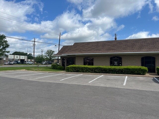More Photos Of 5520-5528 Old Bullard Rd, Tyler Office For Lease