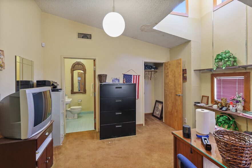 More Photos Of 1415 E Ramsey St, Banning Religious Facility For Lease