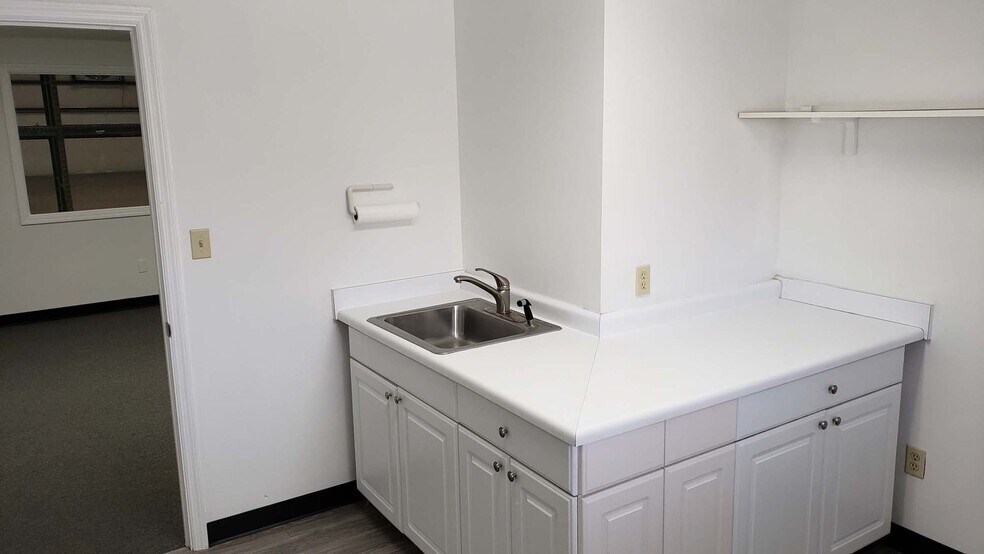 More Photos Of 1498 Airport Rd, Greensboro Warehouse For Lease