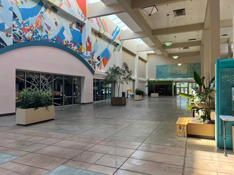 More Photos Of 100 Lincoln Sq, Urbana Unknown For Lease