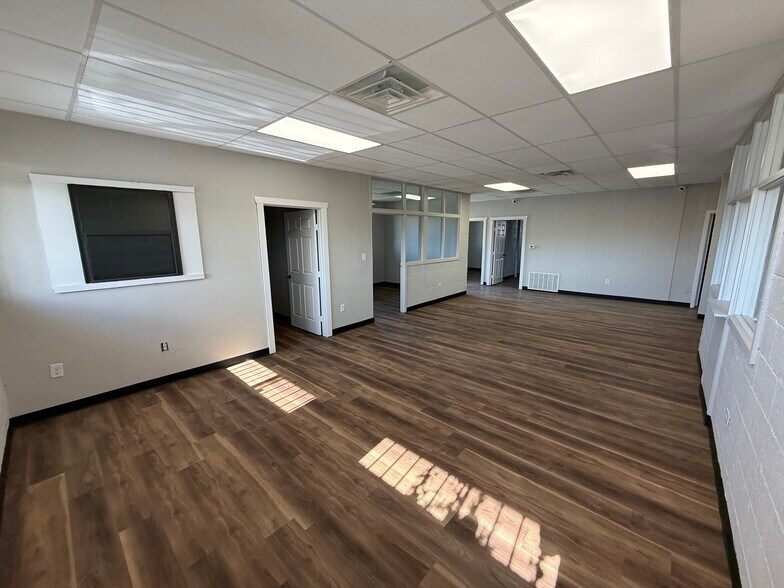 More Photos Of 1275 Riverside Dr, Fort Worth Warehouse For Lease