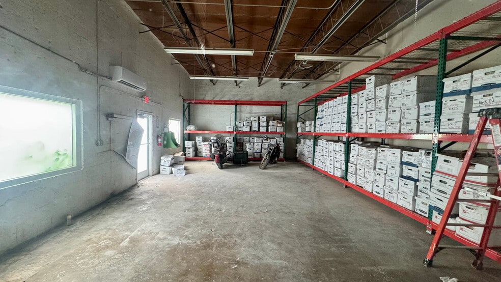 More Photos Of 3241-3249 NW 38th St, Miami Manufacturing For Lease