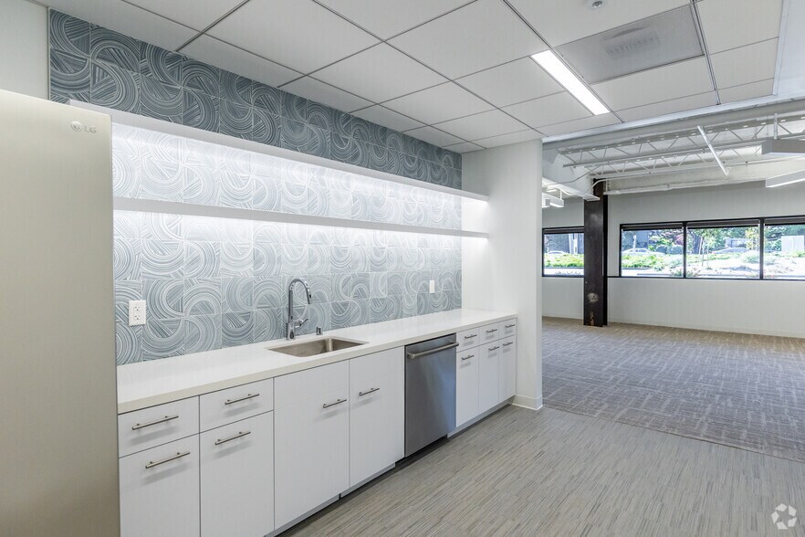 More Photos Of 3 Harbor Dr, Sausalito Medical For Lease