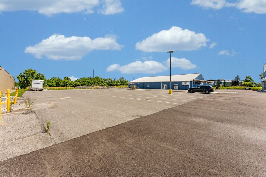 More Photos Of 152 Thompson Dr, Bridgeport Unknown For Lease