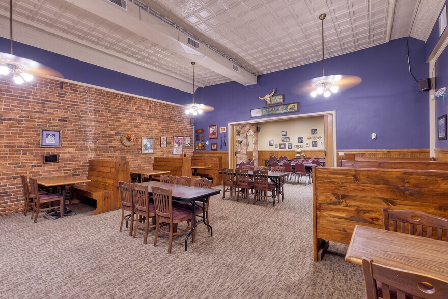 More Photos Of 110-112 Trinity St, Abbeville Storefront For Sale