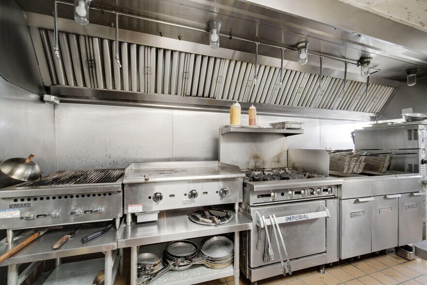 More Photos Of 6317 W Bluemound Rd, Milwaukee Bar For Sale