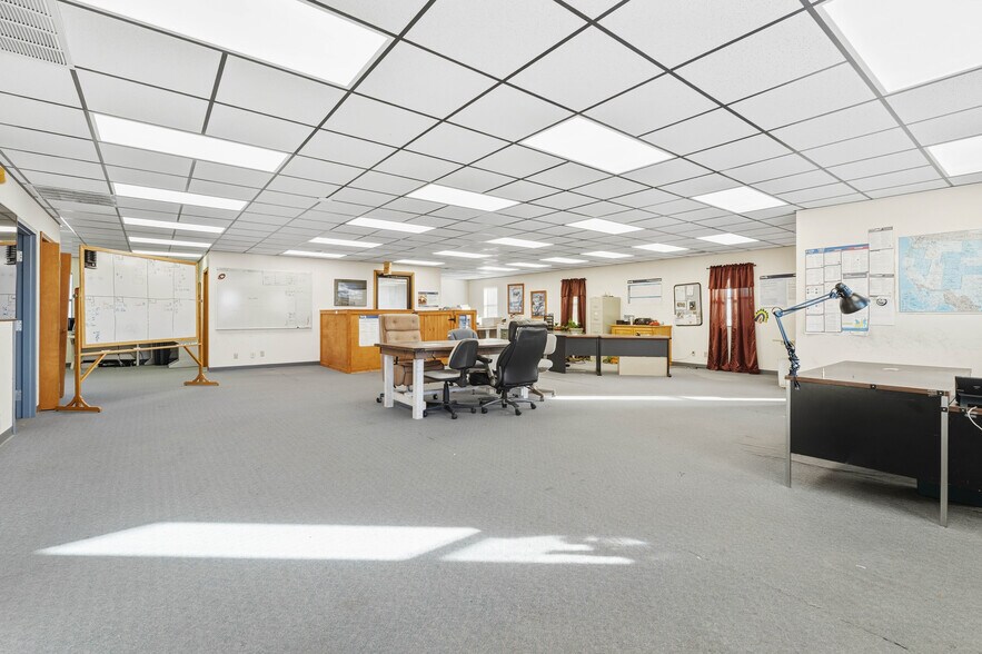 More Photos Of 604 Industrial Park Dr, Eldon Office For Sale