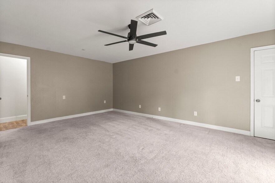 More Photos Of 2042 Teal Dr, Spring Dormitory For Sale