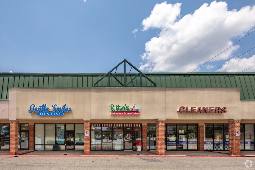 More Photos Of 2036 Johnson Ferry Rd NE, Atlanta Storefront For Lease