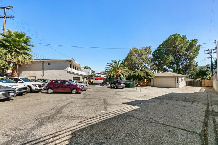 More Photos Of 3850 Foothill Blvd, La Crescenta General Retail For Sale