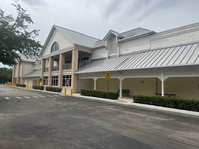 More Photos Of 2325 SW Martin Hwy, Palm City Supermarket For Lease