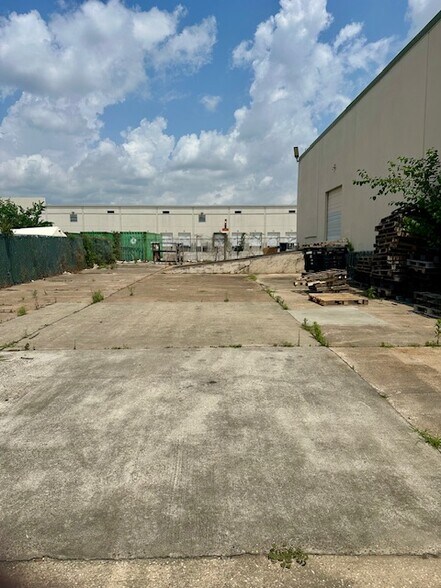 More Photos Of 16745 N I-45 Fwy, Houston Industrial For Sale