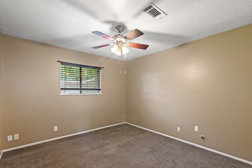 More Photos Of 18222 W FM 1097 Rd, Montgomery Flex For Lease