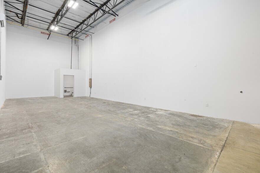 More Photos Of 1111 N 34th St, Tampa Self Storage For Sale