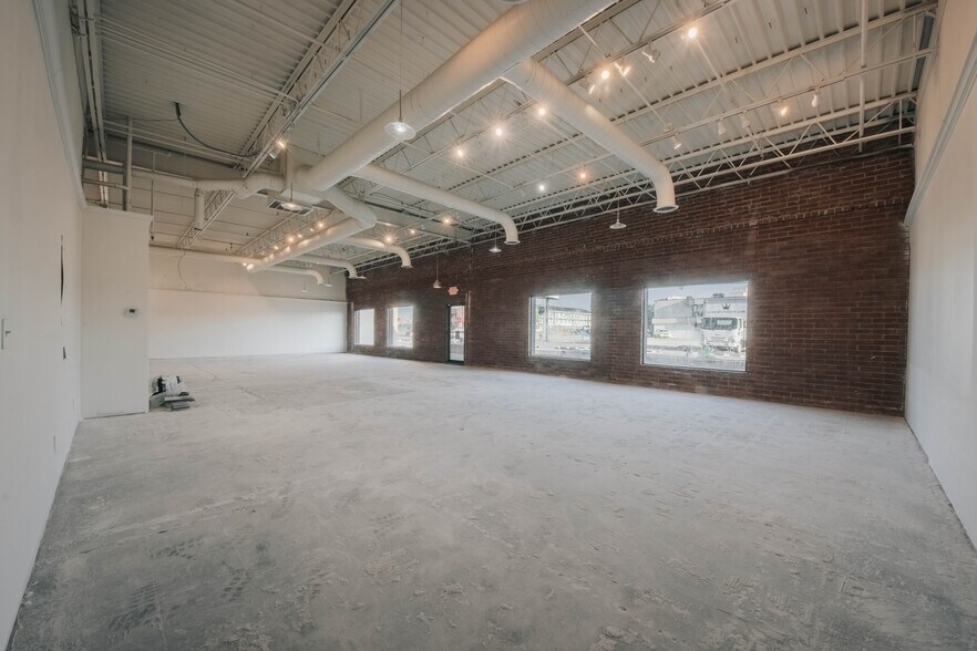 More Photos Of 8532-8548 E 41st St, Tulsa Freestanding For Lease