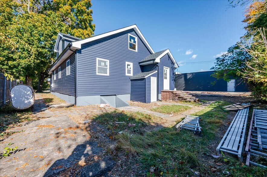 More Photos Of 304 Larkfield Rd, East Northport Freestanding For Sale