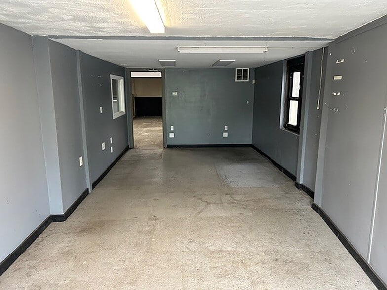 More Photos Of 1581 Route 211 E, Middletown Storefront For Lease