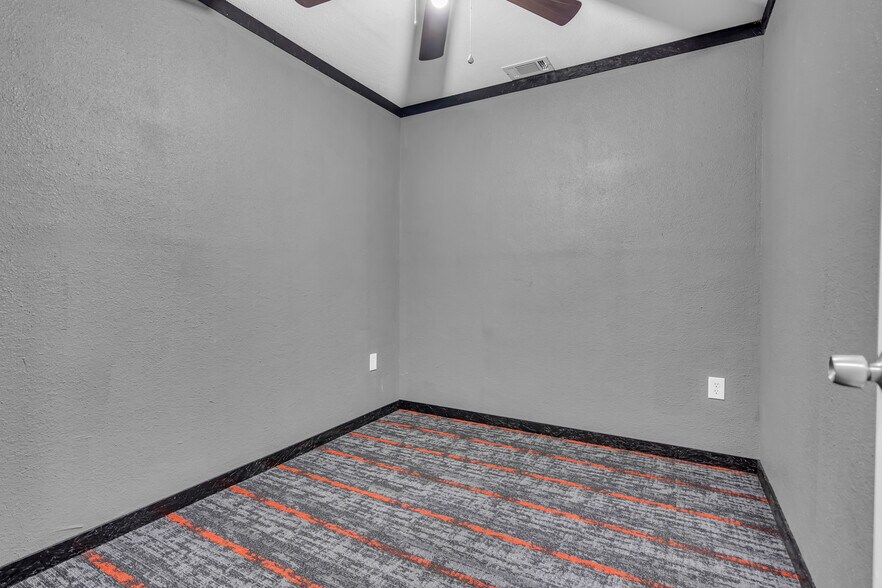 More Photos Of 603 Lake Murray Dr E, Ardmore Flex For Sale