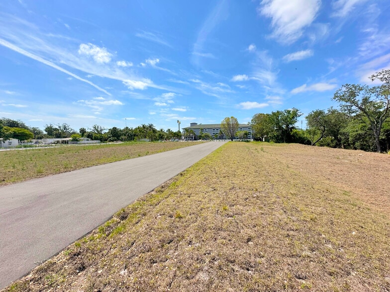 More Photos Of 27971 Oakland Dr, Bonita Springs Land For Lease