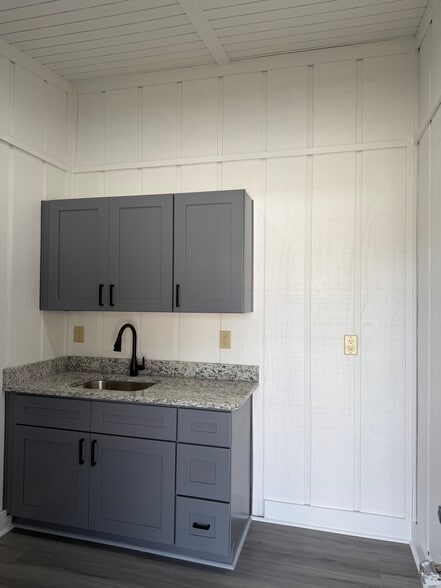 More Photos Of 2735 Huff Dr, Lawrenceville Warehouse For Sale