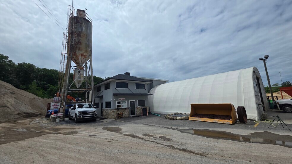 More Photos Of 131 Old Northport Rd, Kings Park Industrial For Sale