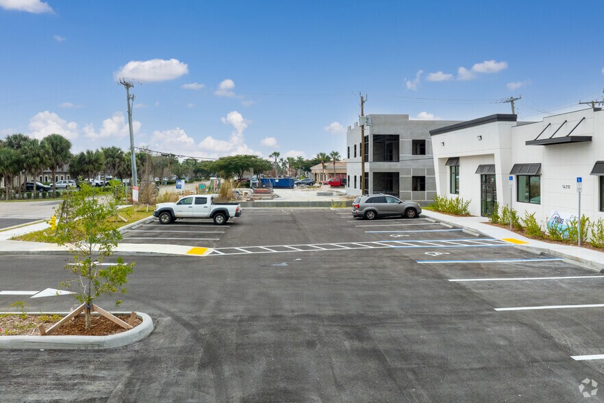 More Photos Of 14210 Metropolis Ave, Fort Myers Office For Lease