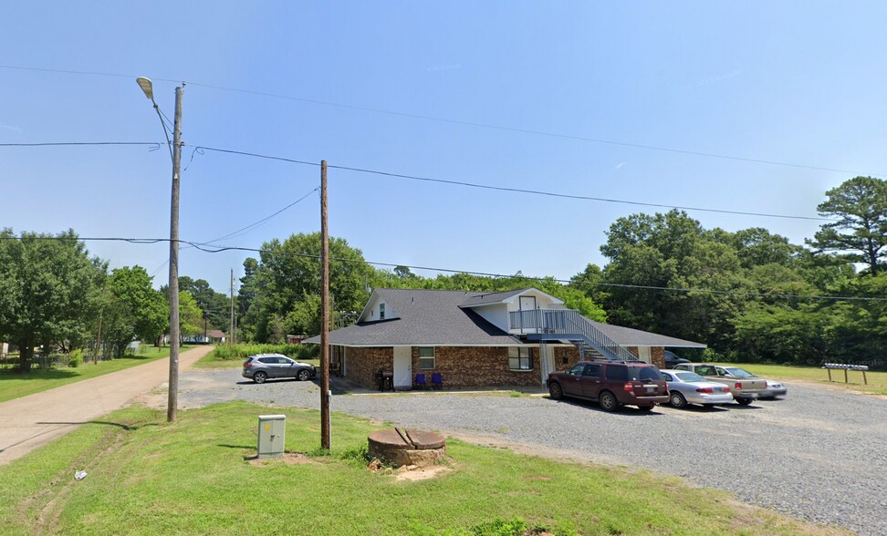 More Photos Of 2001 E 20th St, Hooks Apartments For Sale