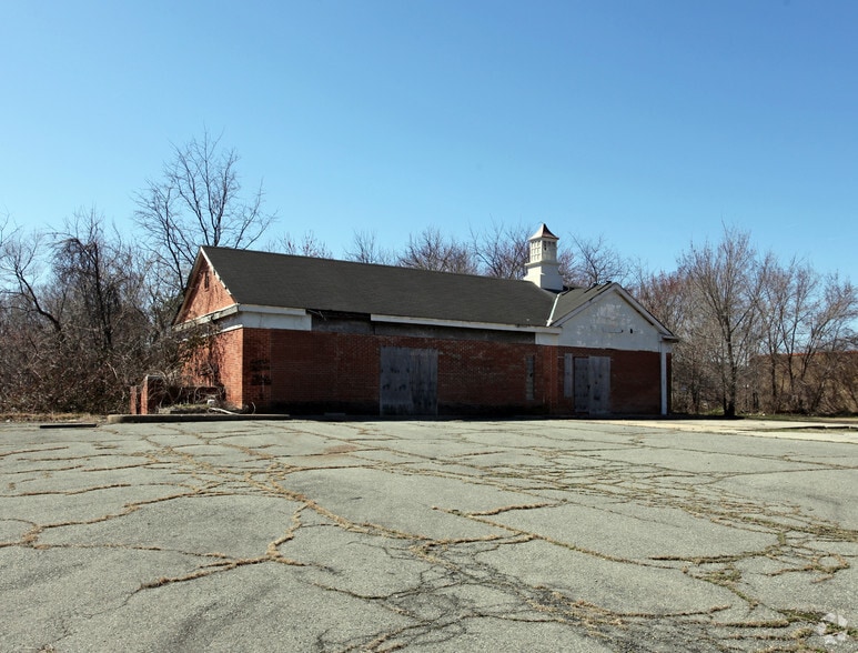 Primary Photo Of 5001 Suitland Rd, Suitland Freestanding For Sale