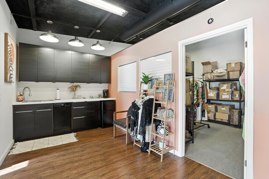 More Photos Of 30 Mango St, Englewood Office For Sale