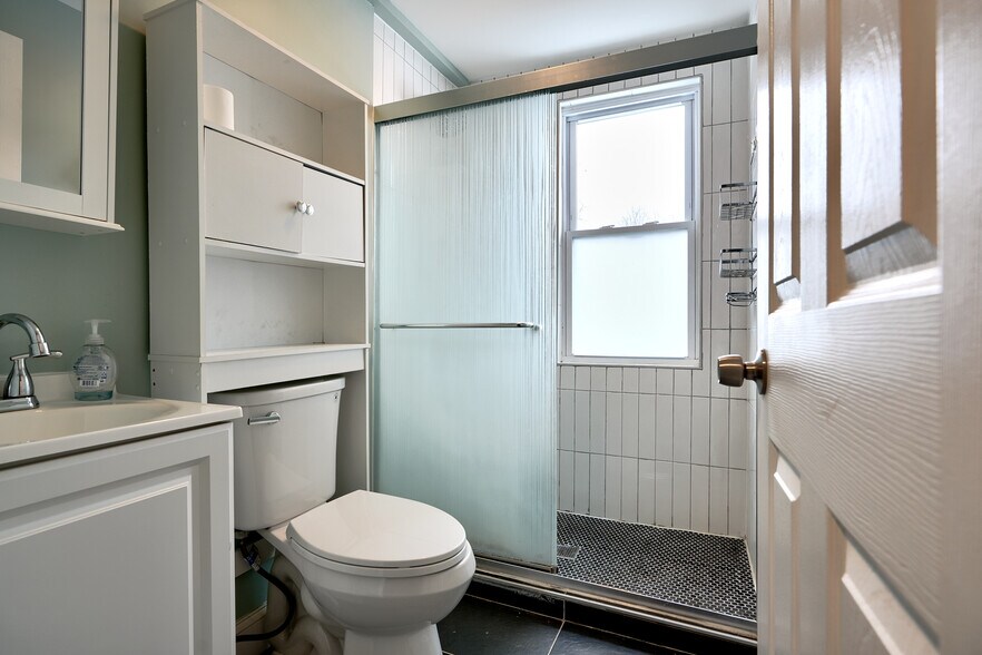 More Photos Of 16-18 Sudbrook Ln, Pikesville Office Residential For Sale