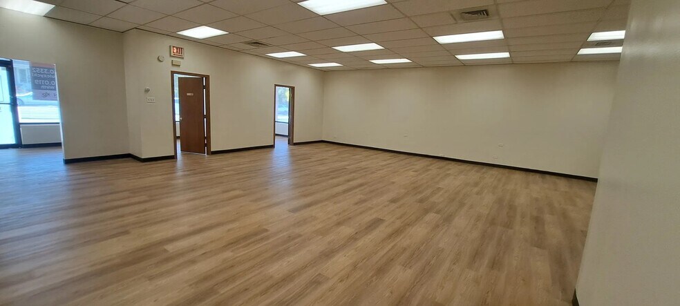 More Photos Of 1754-1768 W Devon Ave, Chicago Unknown For Lease
