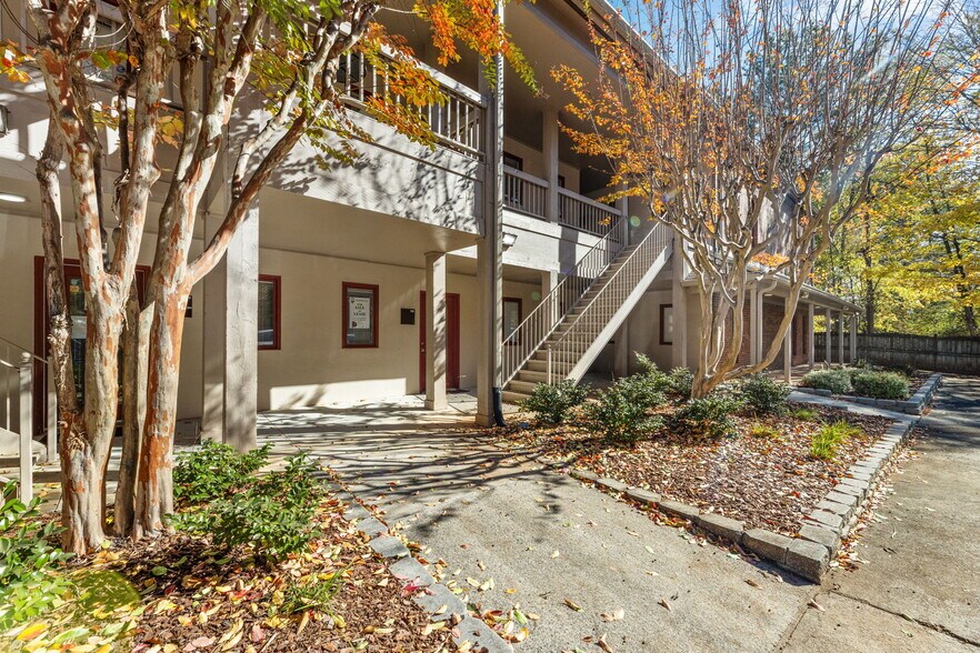 More Photos Of 200 Market Pl, Roswell Office Residential For Sale