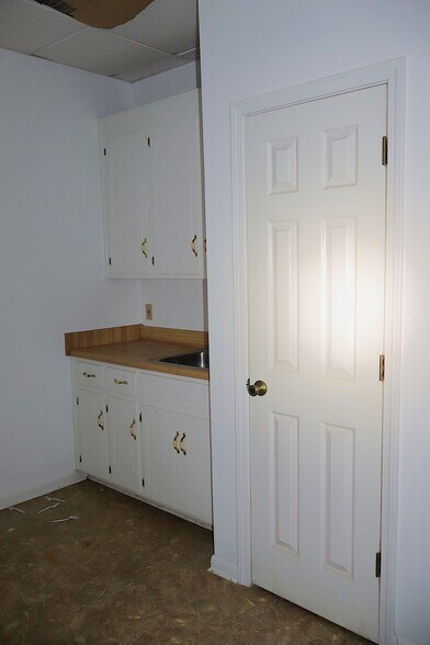 More Photos Of 501 Plaza Dr, Enterprise Storefront Retail Office For Sale