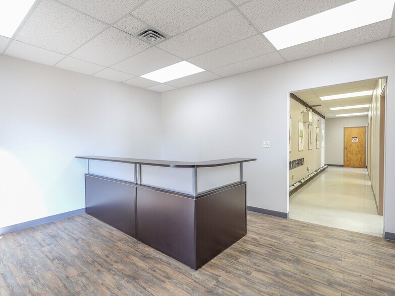 More Photos Of 5003 47 st, Stettler Office For Lease