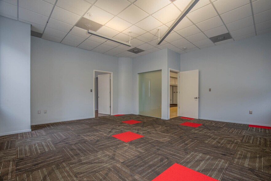 More Photos Of 3008-3030 S Grand Ave, Saint Louis Office Residential For Lease