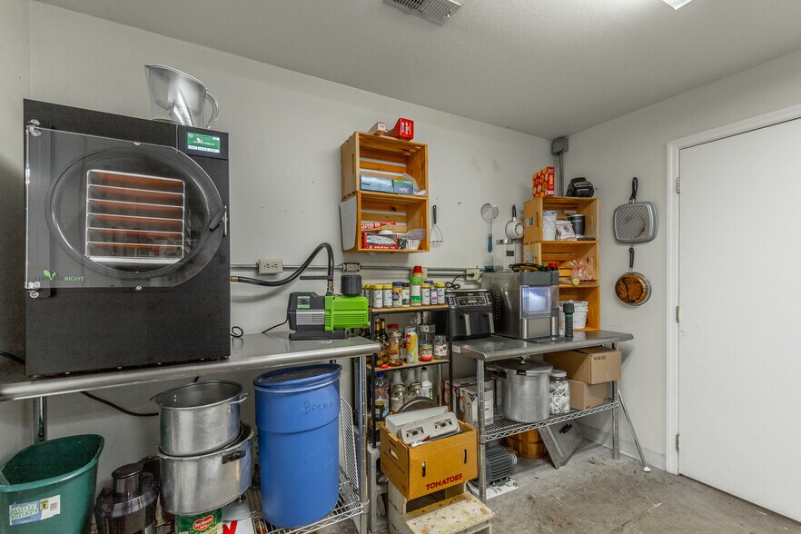 More Photos Of 15781 Rankin Ave, Dunlap Freestanding For Sale