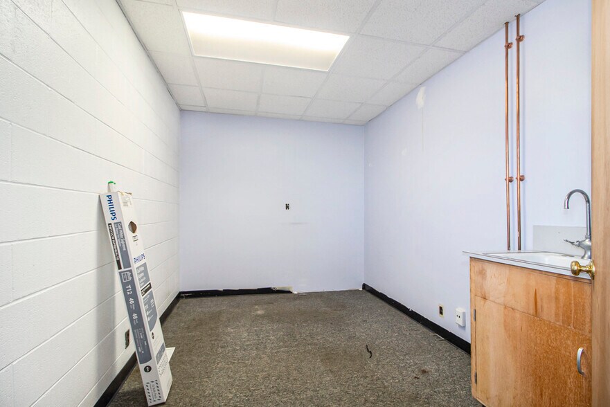 More Photos Of 740 Emerick St, Ypsilanti Medical For Lease