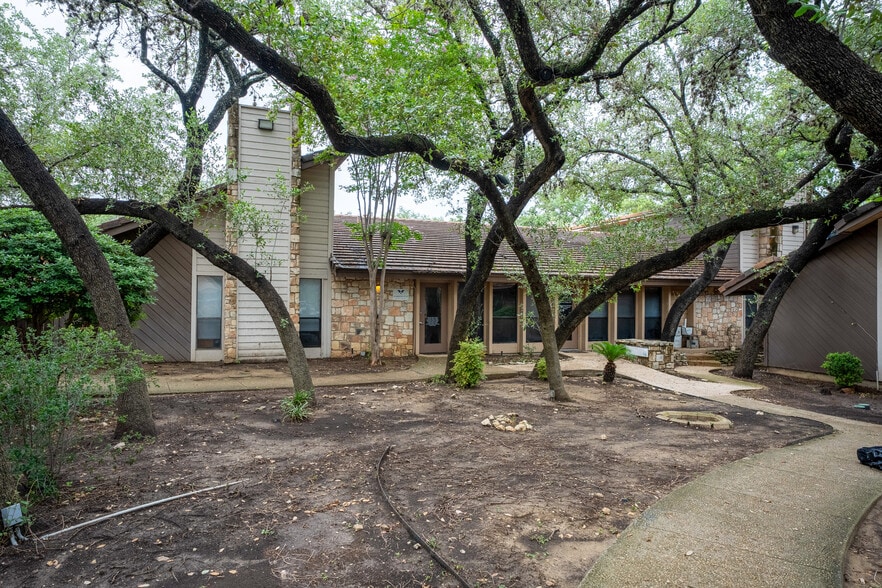 More Photos Of 8004 West Ave, San Antonio Office For Sale