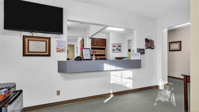 More Photos Of 2400 N Commerce St, Ardmore Storefront For Sale